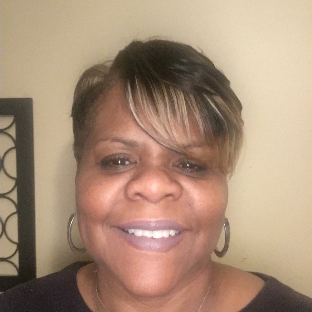 Meet your Posher, Sharon